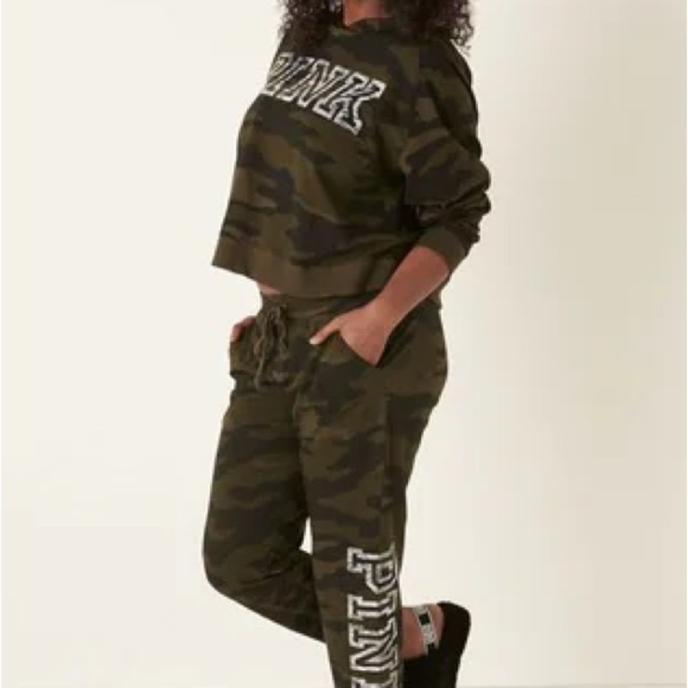 VICTORIA’S SECRET |PINK Camo Jogger Set